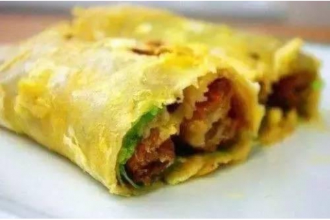 5平米小攤位，每天賣(mài)出煎餅300張，居然還因?yàn)椤巴鯇殢?qiáng)”成網(wǎng)紅了