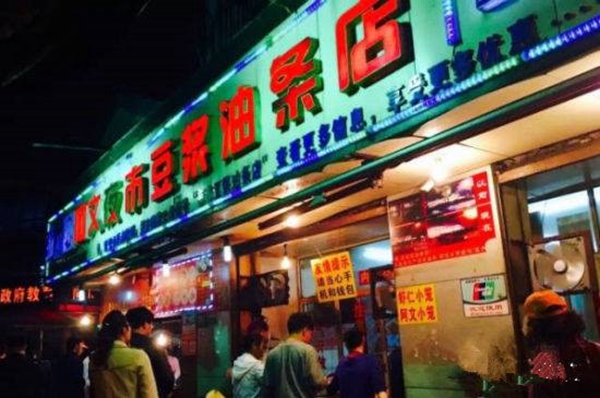 把豆?jié){油條做成夜宵，外賣月銷破百萬，他已經(jīng)做了7年的網(wǎng)紅