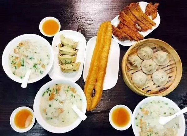 把豆?jié){油條做成夜宵，外賣月銷破百萬，他已經(jīng)做了7年的網(wǎng)紅