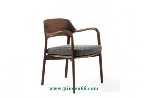 實(shí)木軟包扶手餐廳桌椅