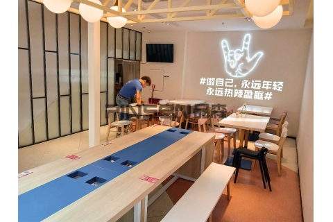 讓深圳品森家具來給你講解老榆木火鍋?zhàn)涝趺炊ㄖ?><div><h3>讓深圳品森家具來給你講解老榆木火鍋?zhàn)涝趺炊ㄖ?/h3><p>讓 深圳品森家具 來給你講解老榆木火鍋?zhàn)涝趺炊ㄖ?要想做一家好的仿古火鍋餐飲店面，必須做老榆木火鍋?zhàn)龅亩ㄖ?。也許很多人認(rèn)為店面形象的載體，不僅僅是店面裝修的標(biāo)準(zhǔn)，和室...</p><p>2019-11-28</p></div></a></li><li><a href=