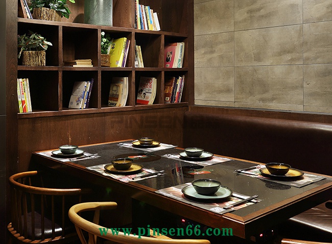 花椒遇見(jiàn)辣椒火鍋店餐桌椅卡座