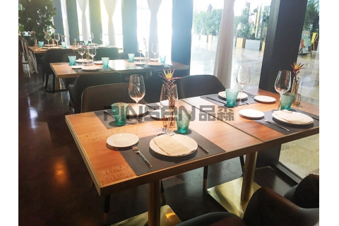 西餐廳家具的餐桌椅用什么材質(zhì)好？