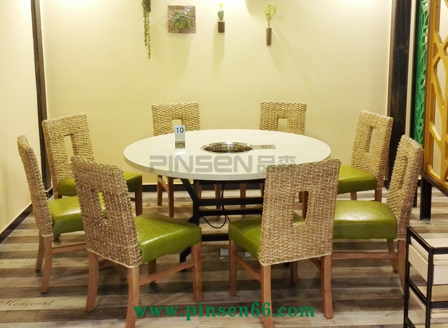 白色大理石火鍋餐桌椅餐飲廠家定制 白色大理石下沉式電磁爐火鍋圓桌藤椅組合