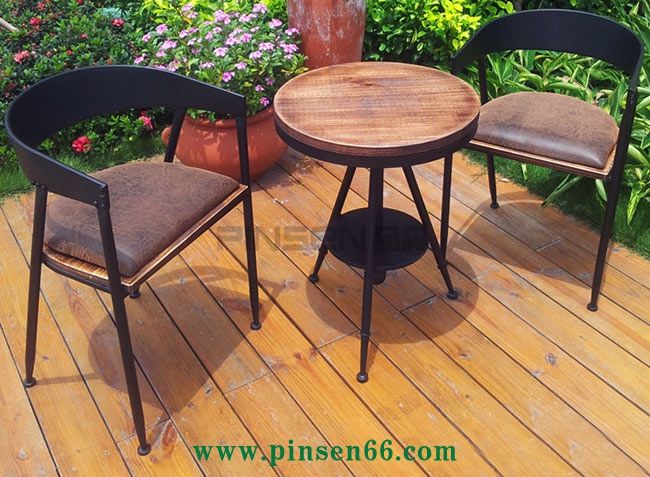 美式復(fù)古loft
桌椅 美式復(fù)古loft桌椅